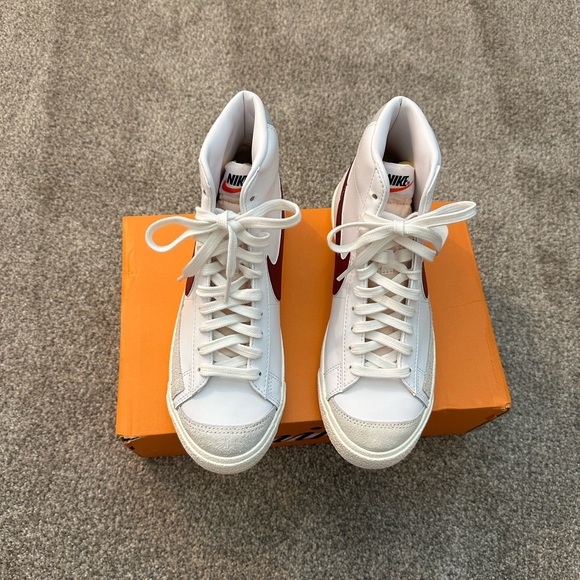 Nike Blazers - Picture 3 of 3